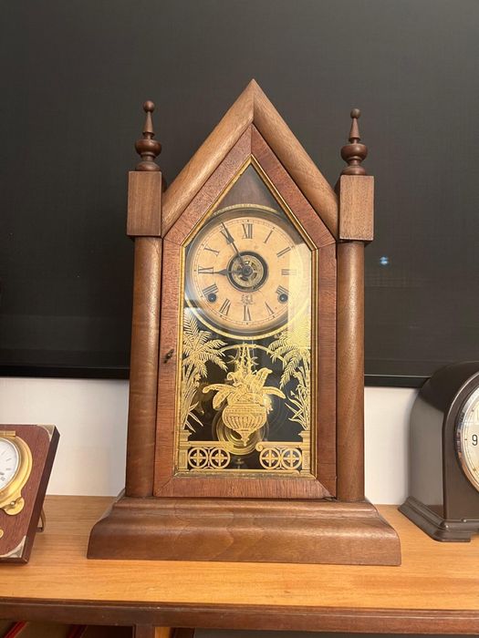 Relogio capela em excelente estado e a funcionar