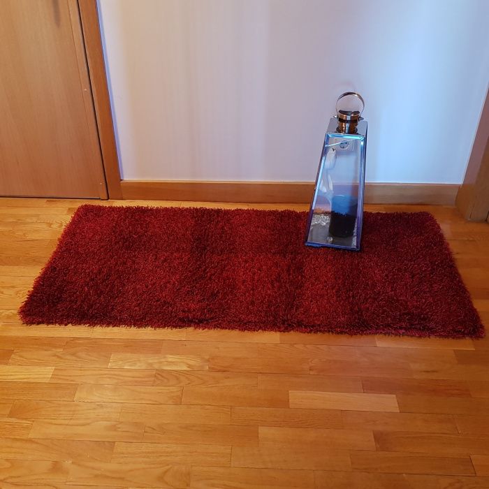 Tapete bordeaux para hall
