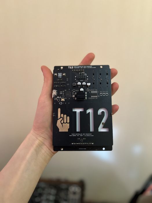 Doboz T12 потужний сенсорний контролер для модульних систем Eurorack