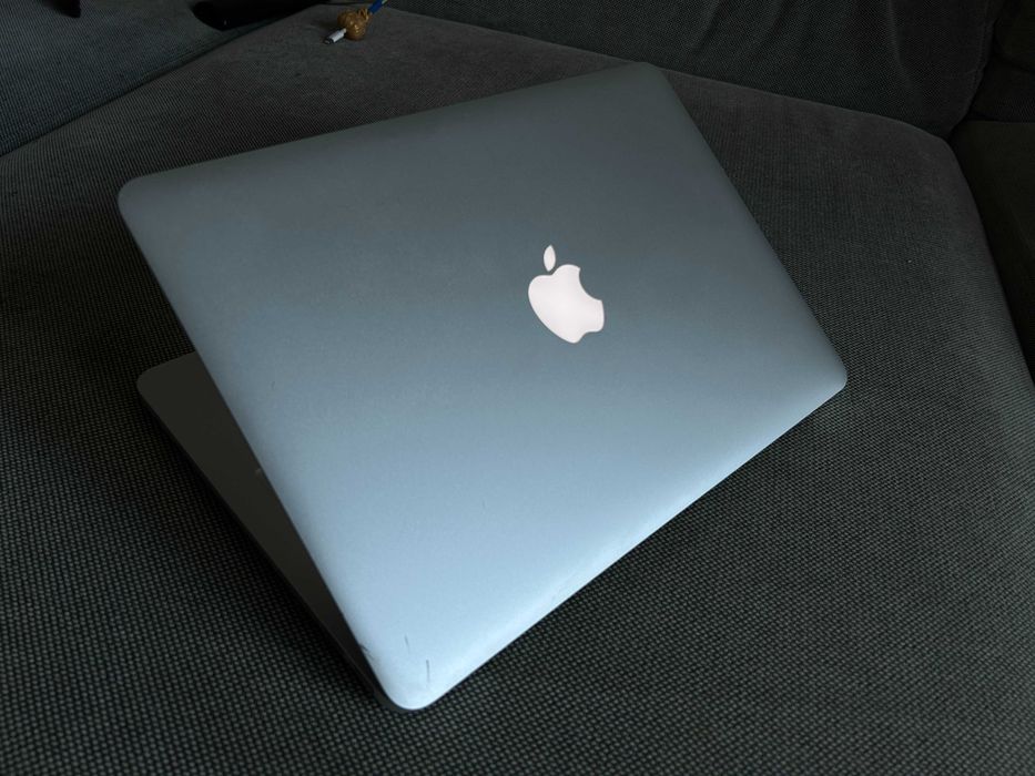 Macbook Pro 13" Sequoia - 2.6gh i5, ssd 500gb, 8gb Ram