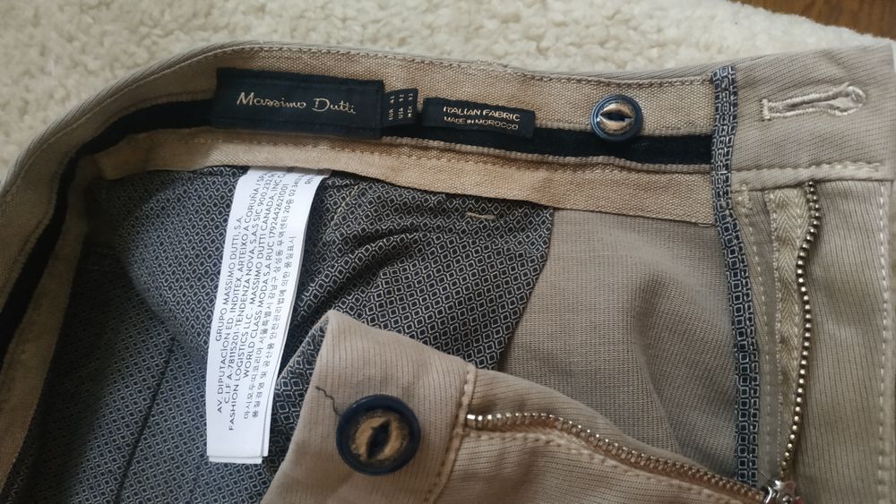 Spodnie męskie firmy Massimo Dutti.