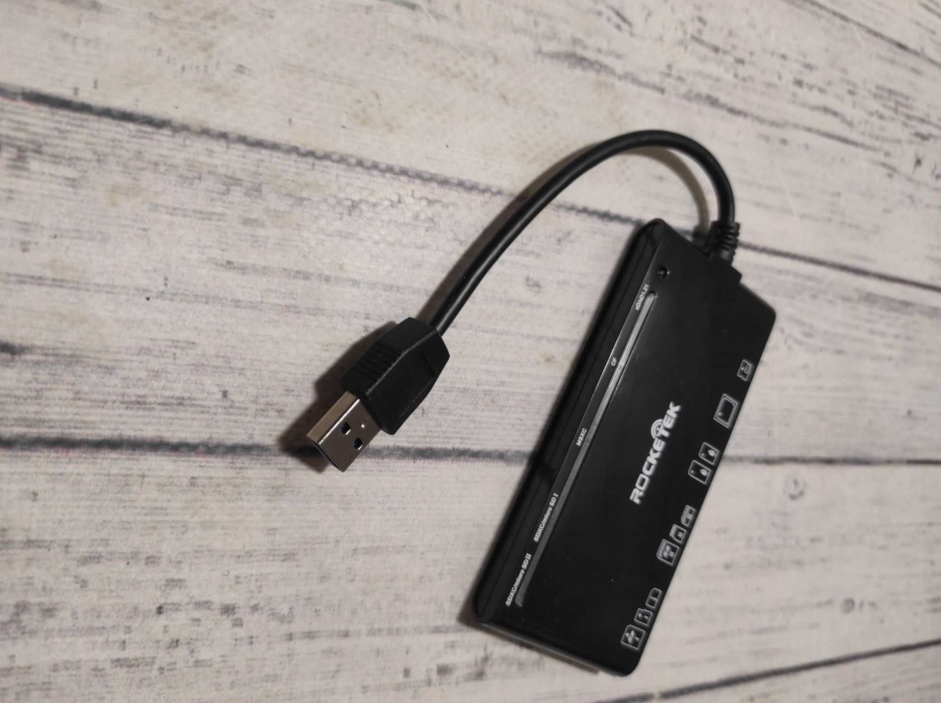 Кадрідер USB 3.0 для фізних флешок та карт памяті.