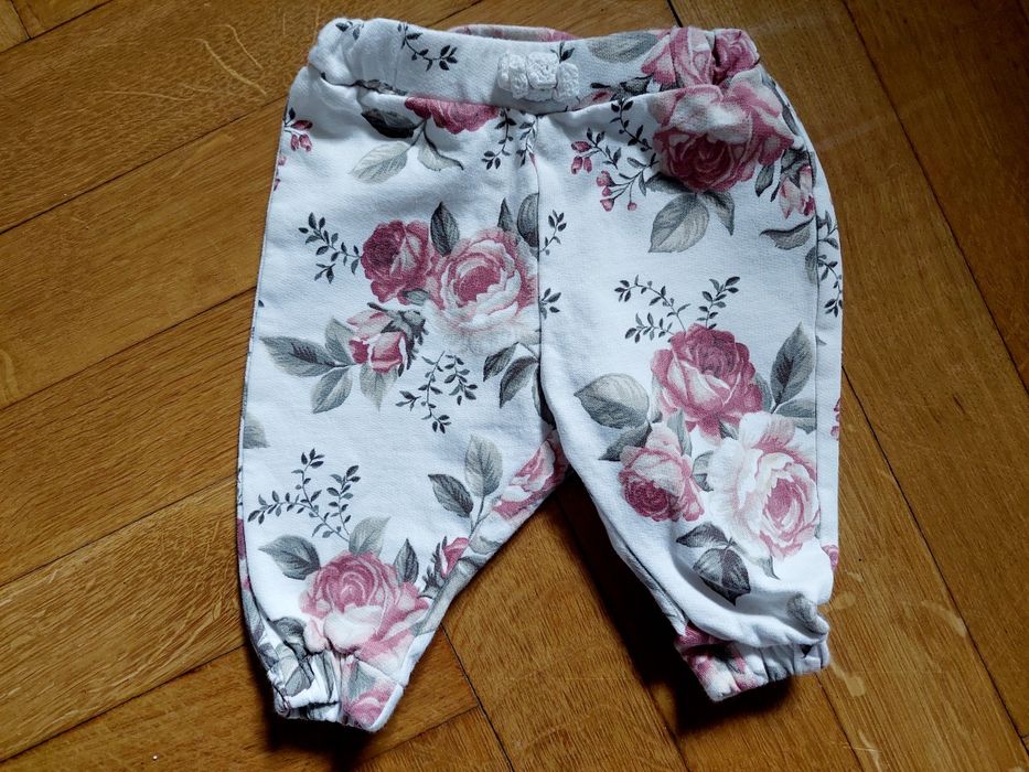 Spodenki dresowe newbie r. 62 w róże