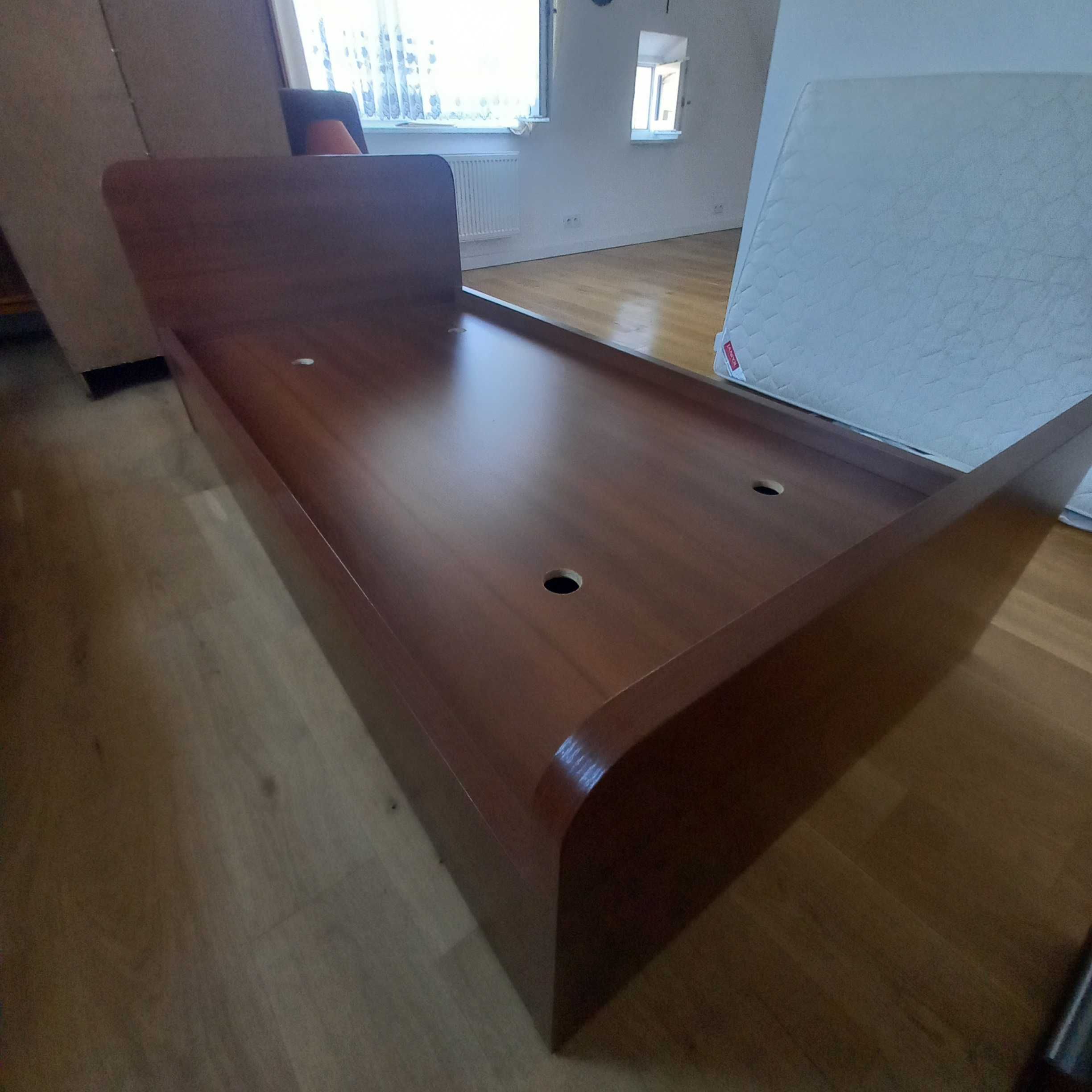 Łóżko 200 x 100 z materacem