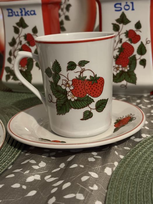 Kazzubska porcelana wzór w truskawki Łubiana