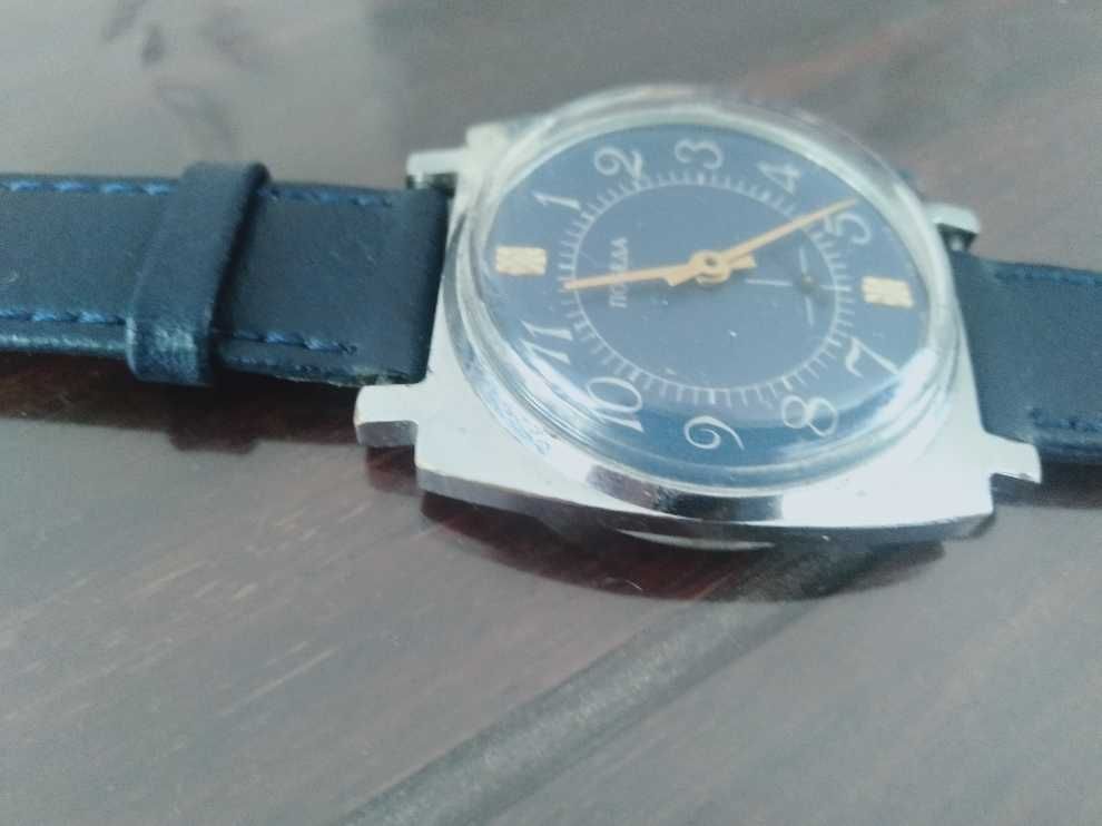 Piękny zegarek mechaniczny Pobieda - niebieska tarcza