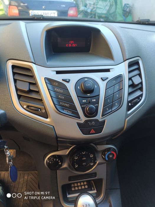 Продам автомобіль Ford fiesta 2010