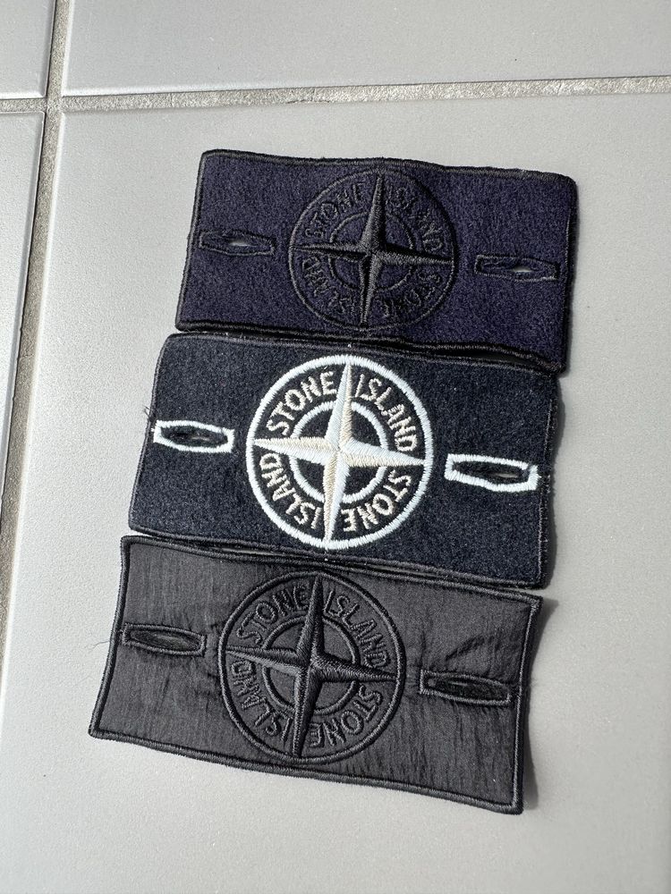 Zestaw z 3 odznak Stone Island