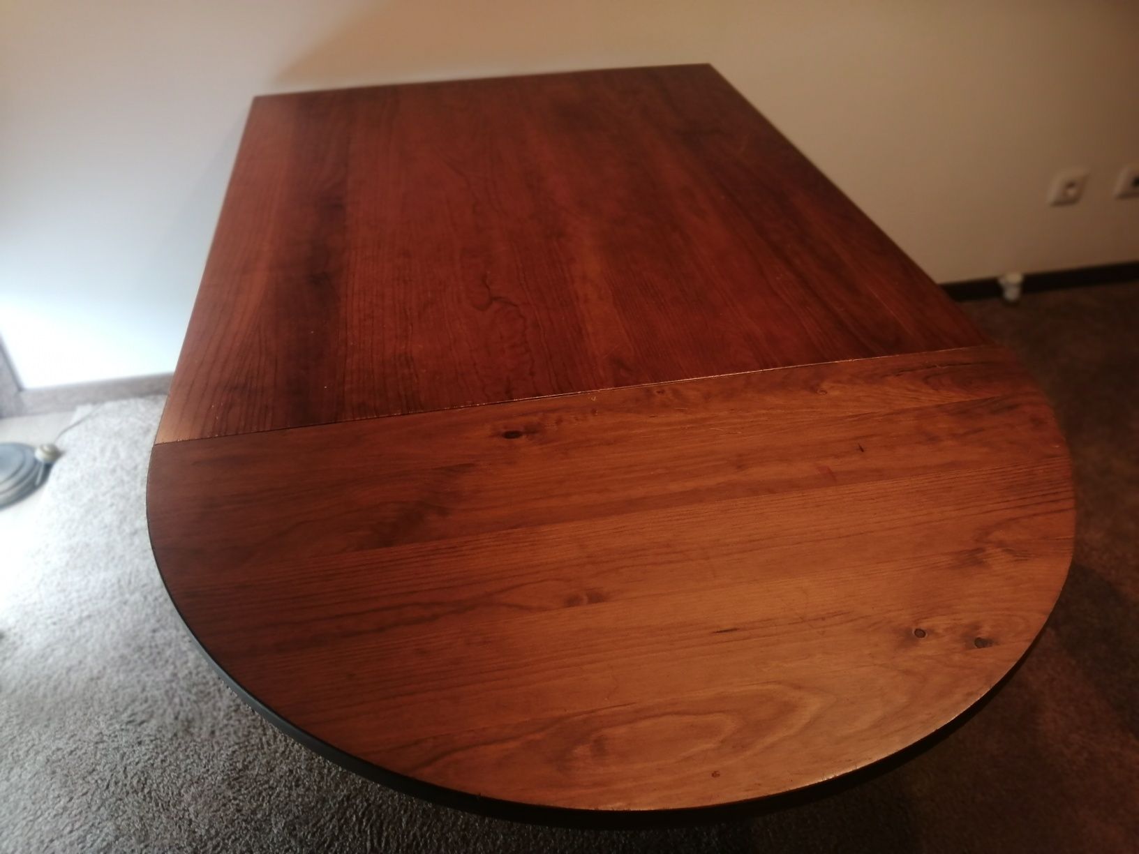 Vendo uma Mesa em pinho maciço da marca CERNE