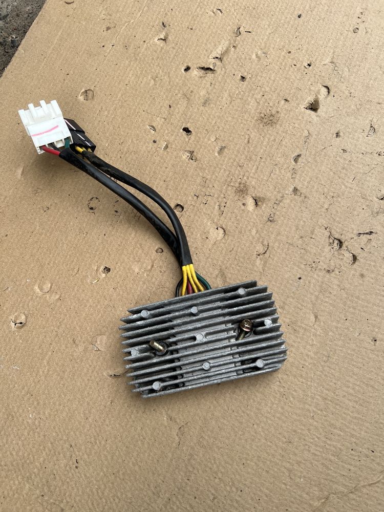 SYM GTS Joymax Cruisym MAXSYM 300 400 Regulator Napięcia