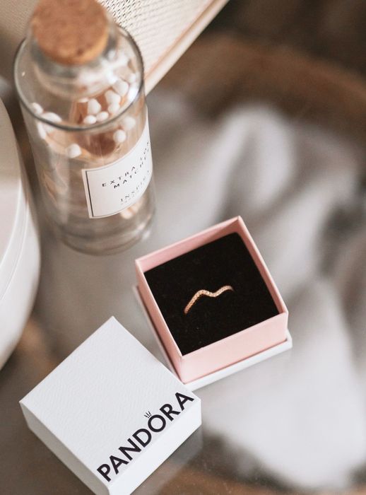 pierścionek Pandora różowe złoto