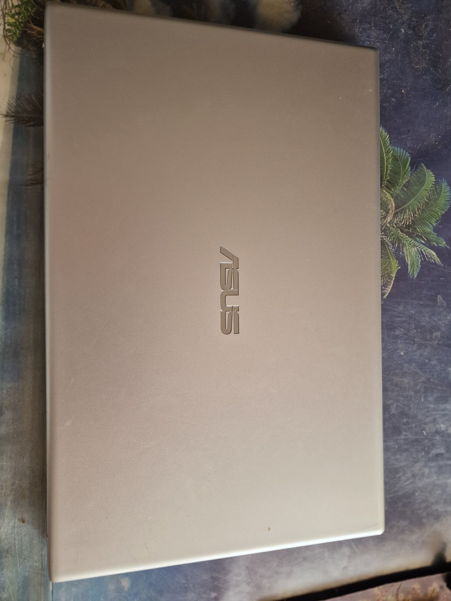 Asus vivobook - Windows 11 + Office - 750 Gb.
1,6 Kg. 1.9 Cm espessura