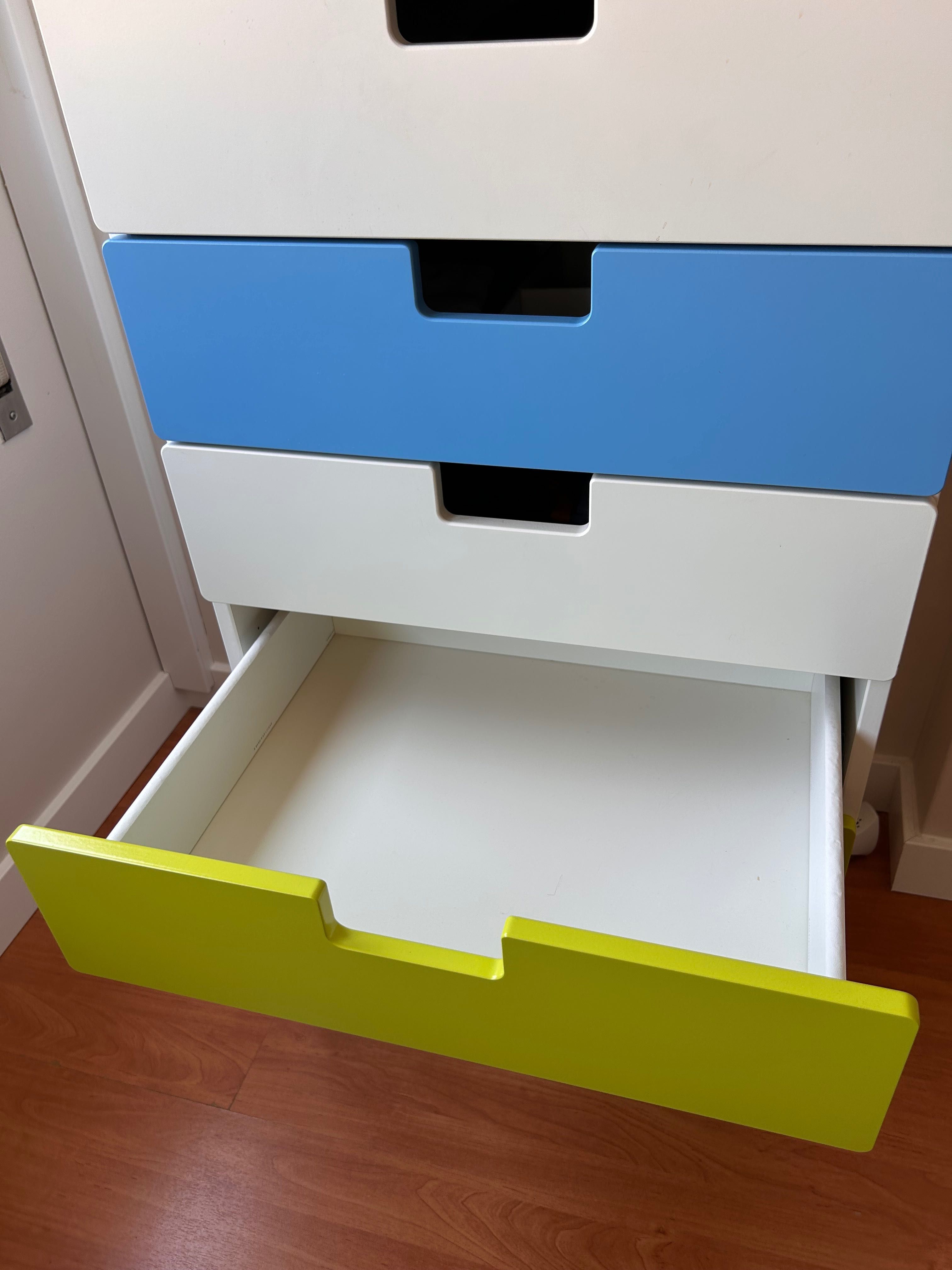 Cómoda Ikea Smastad / Platsa