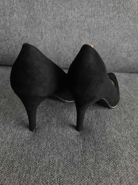 czarne szpilki nie noszone