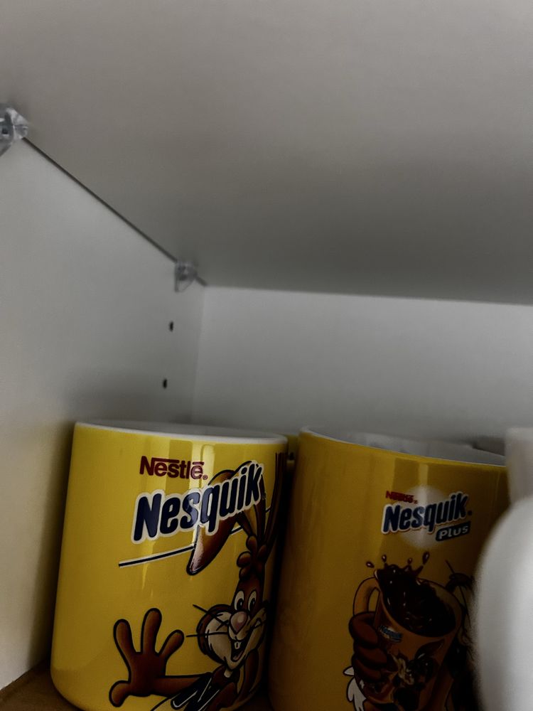 Copos e canecas variados