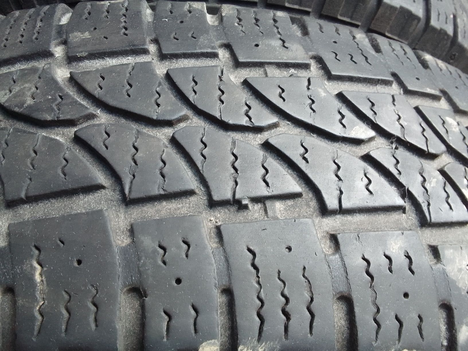 2 Opony zimowe 215/75r16C KORMORAN 2018r