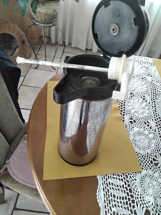 Termos z pompką o pojemności 1,9 l