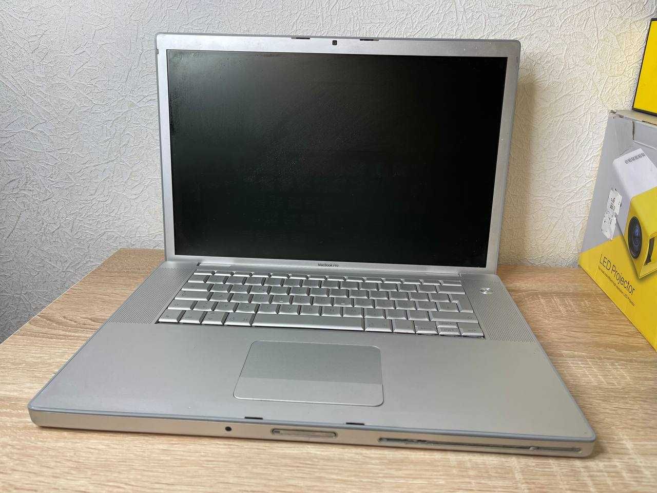 Ноутбук Apple MacBook Pro 15" A1150 раритет в доброму стані
