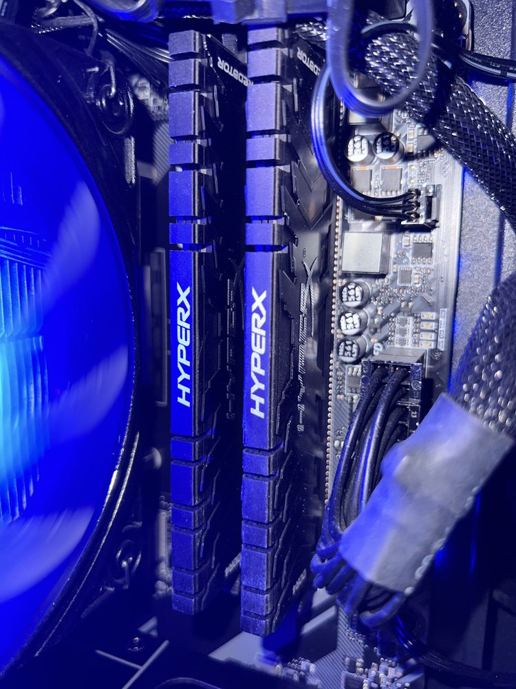 Оперативна пам'ять Kingston HyperX Predator DDR4 2*8Gb 3333MHz