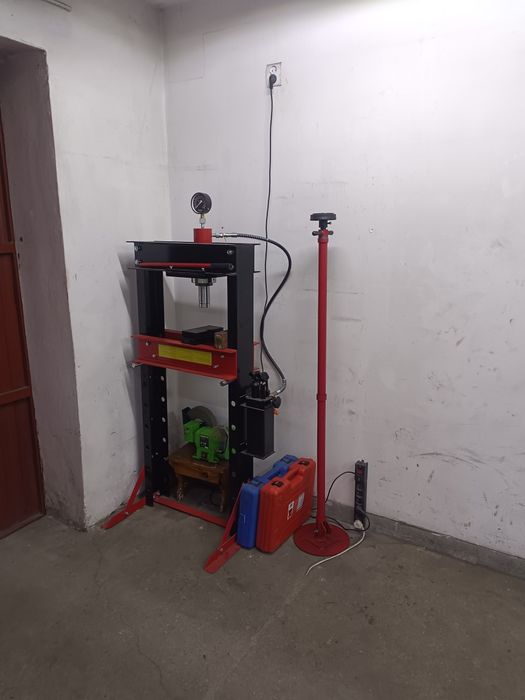 Warsztat, Garaż na godziny, kanał, samoobsługowy od 25zł/h  150/dzi