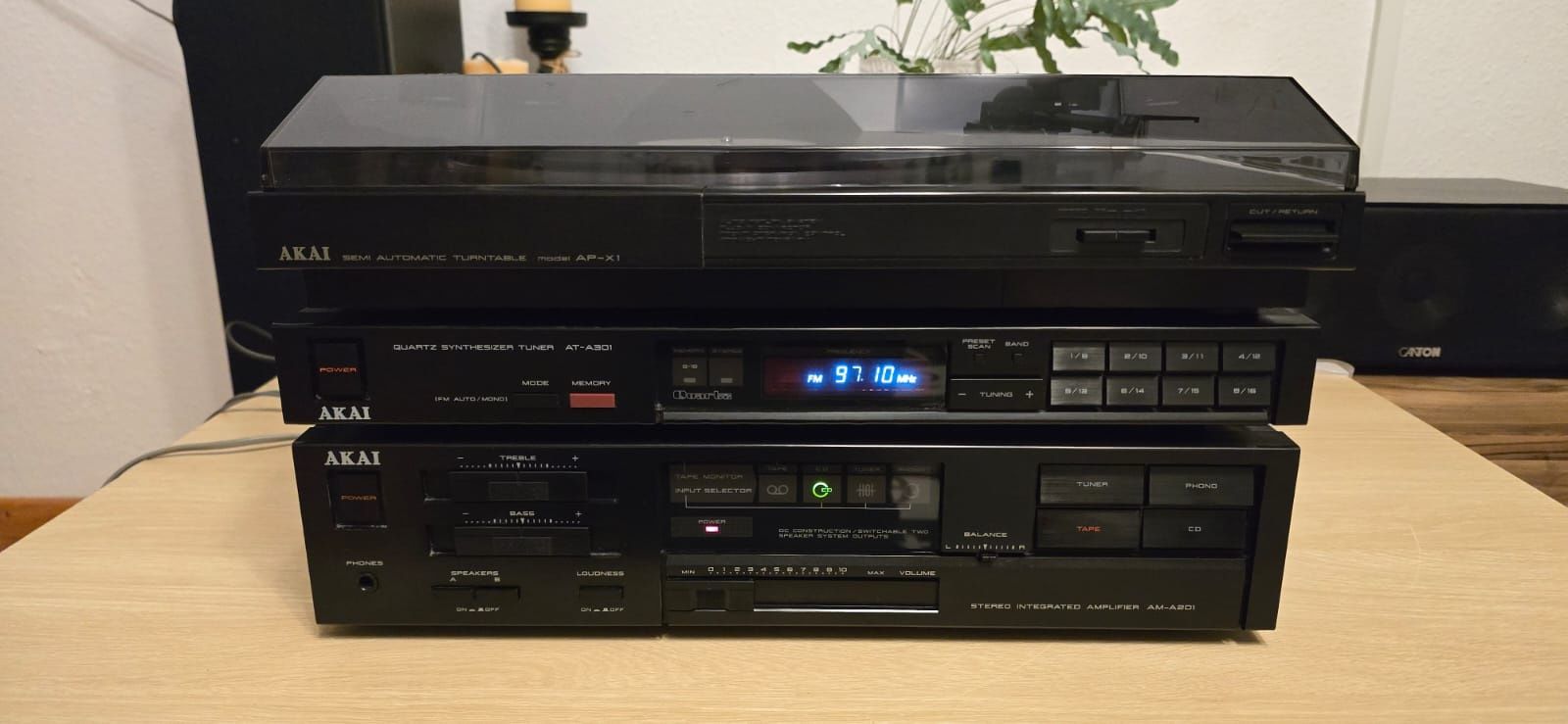 Wieża Akai HiFi Gramofon Tuner Wzmacniacz AM-A201  AT-A301 AP-X1