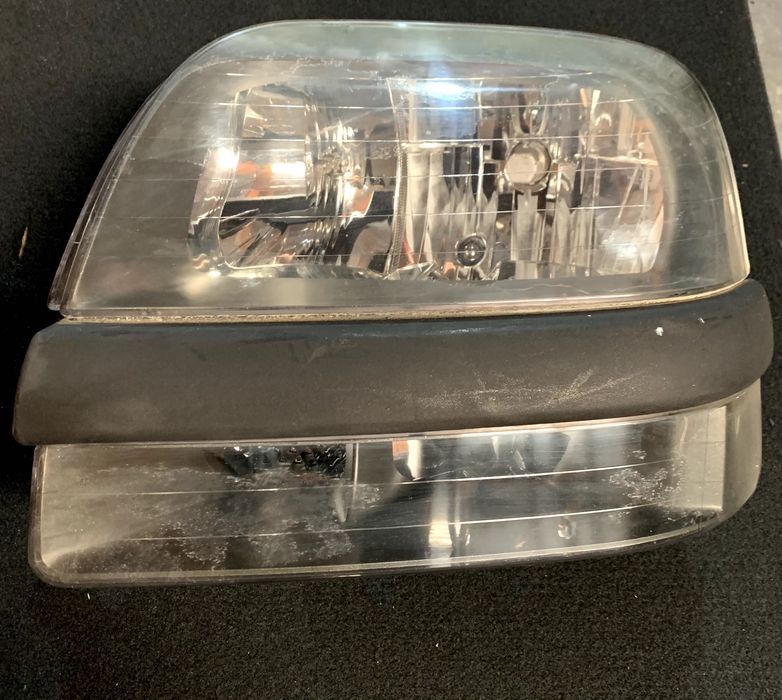 Farol Esquerdo Fiat Doblo 2005