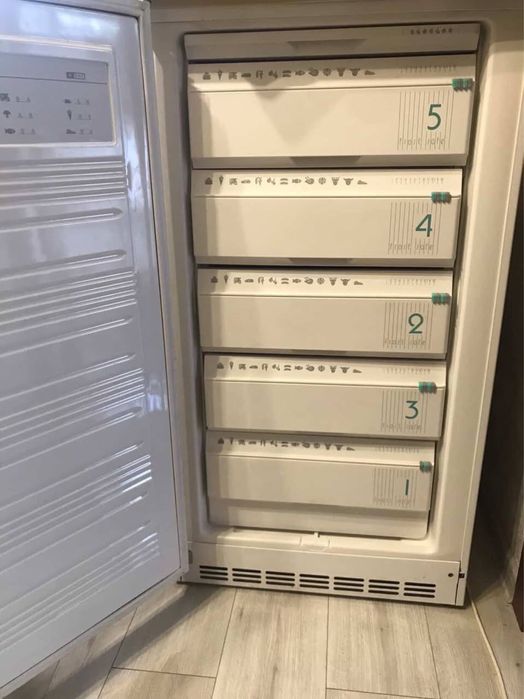 морозильна камера Liebherr на 5 відділень