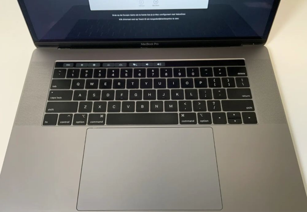 Apple Macbook Pro 15.4