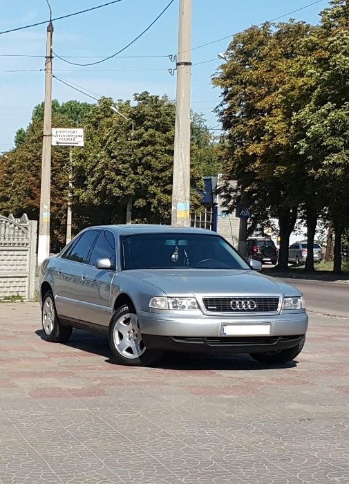 Продам Audi A8 D2