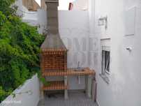 Casa T2 remodelada no centro de Sesimbra