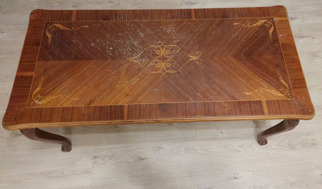 Drewniany Stół/stolik kawowy inkrustowany, rzeźbiony