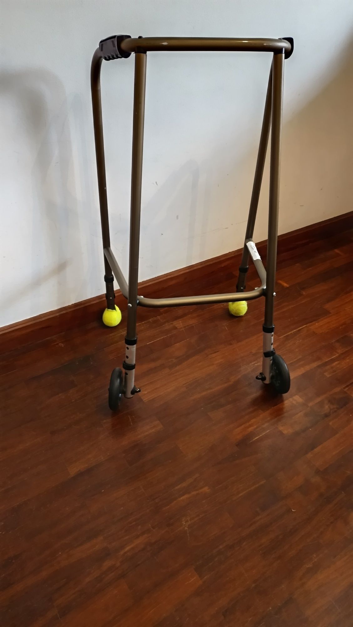 Andarilho com rodas