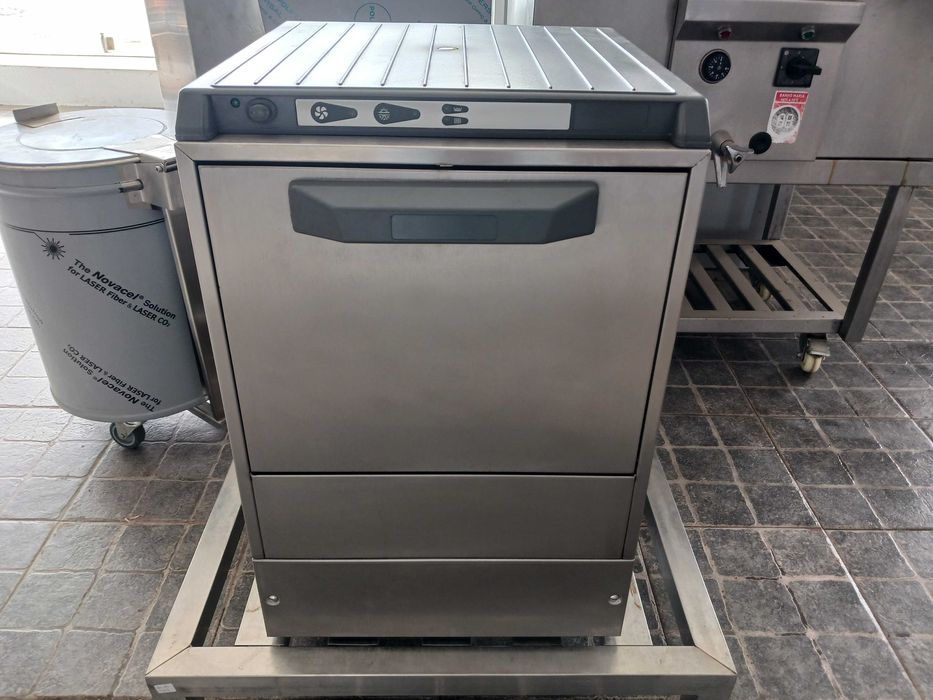 ACM1659 - Máquina de Lavar Copos e Chávenas - Usada