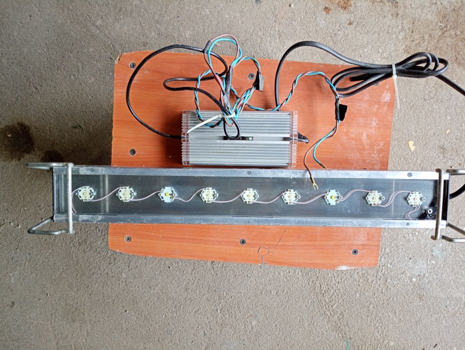 Продаю світильник для акваріума.