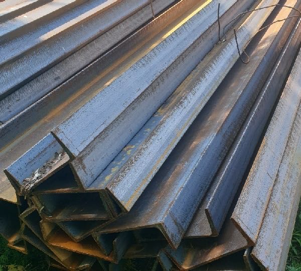 Продам швеллер в ідеальному стані довжина 5.50