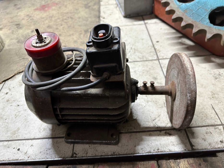 ЭЭлектромотор  Электродвигатель 1.1\1500  220\380