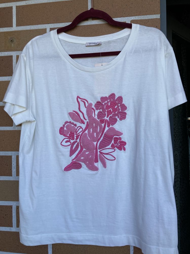 Diversos modelos de t-shirts disponíveis novas a estrear