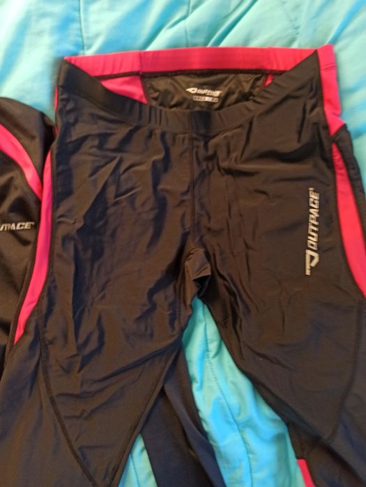 Camisola e leggings de corrida