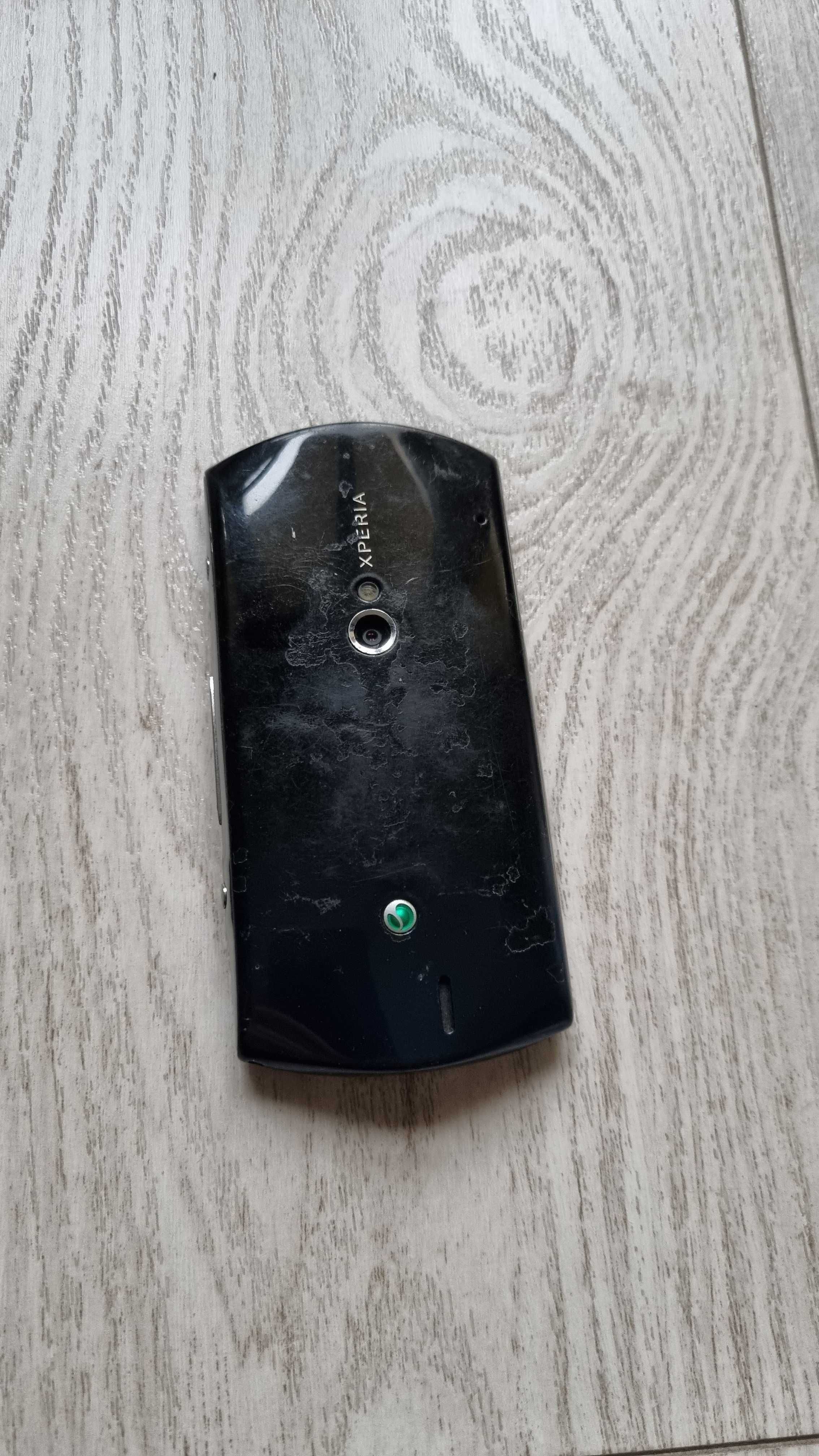 Sony ericsson XPERIA NEO V + nowa ładowarka + kabel - pudełko