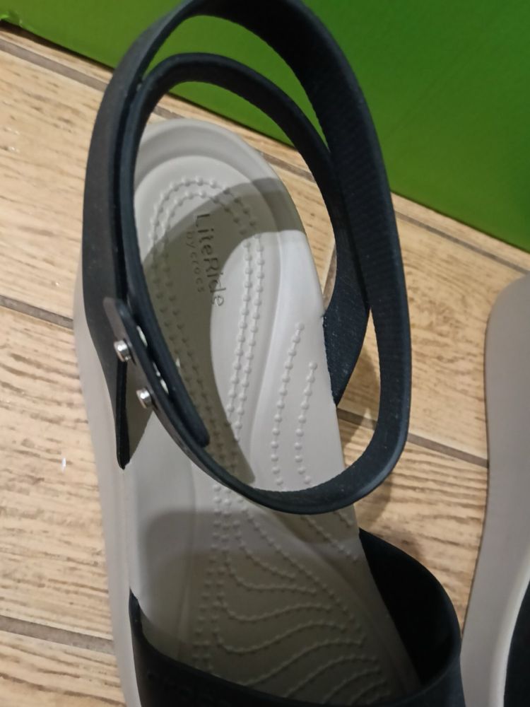Босоніжки Crocs Brooklyn