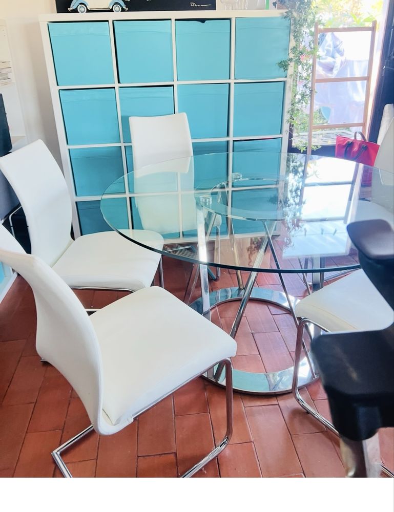 Mesa linda com 5 cadeiras