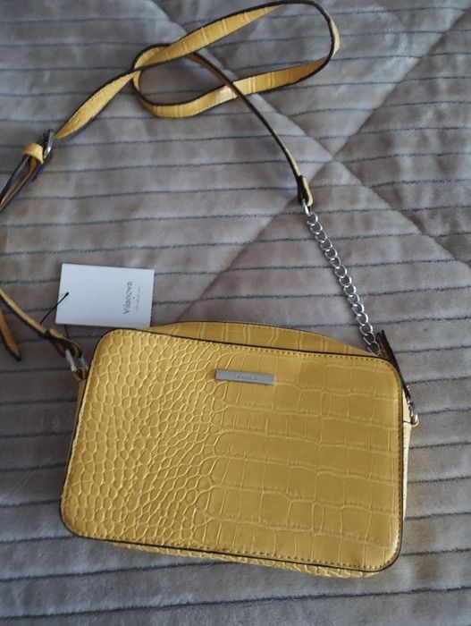 Várias peças de roupa