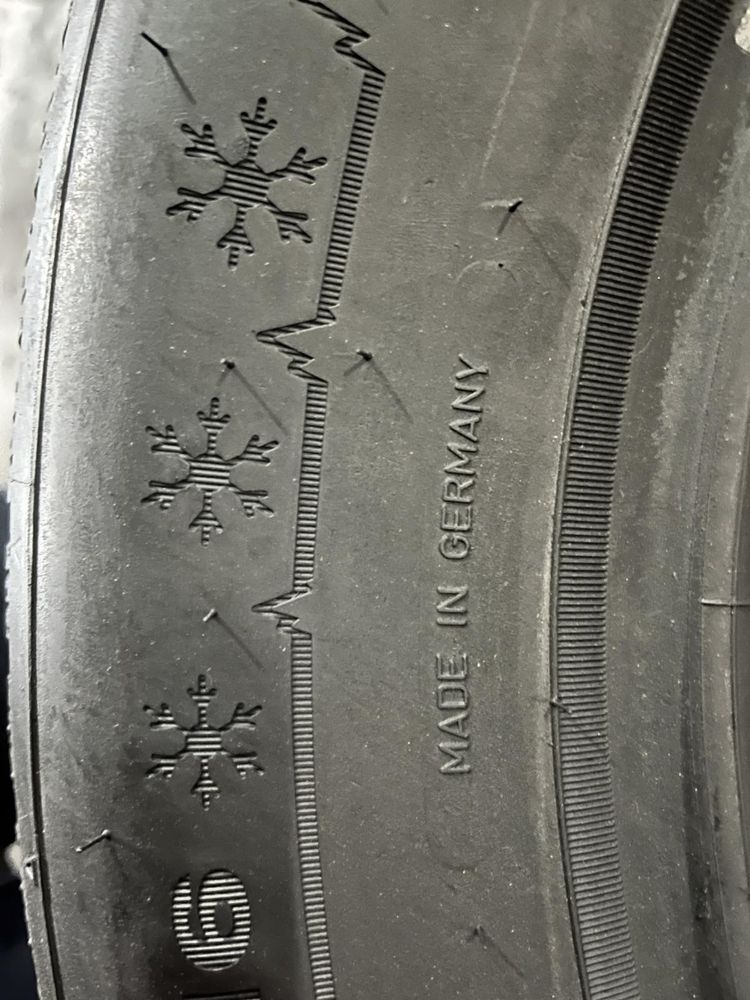 215/65/16 R16 Dunlop SP WinterSpot 5 4шт нові зима