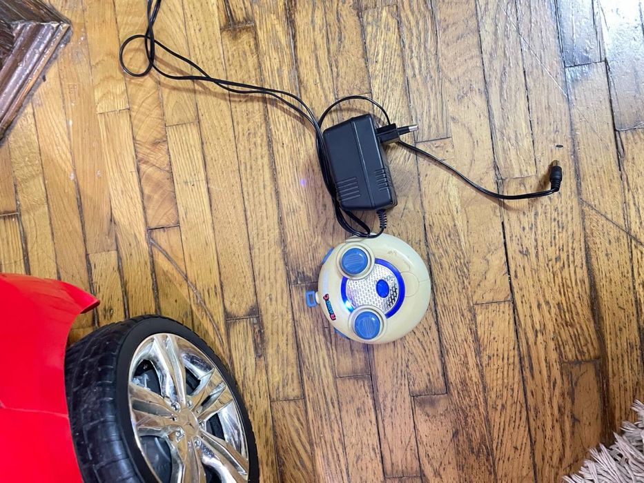 Електромобіль дитячтй автомобіль з керуванням