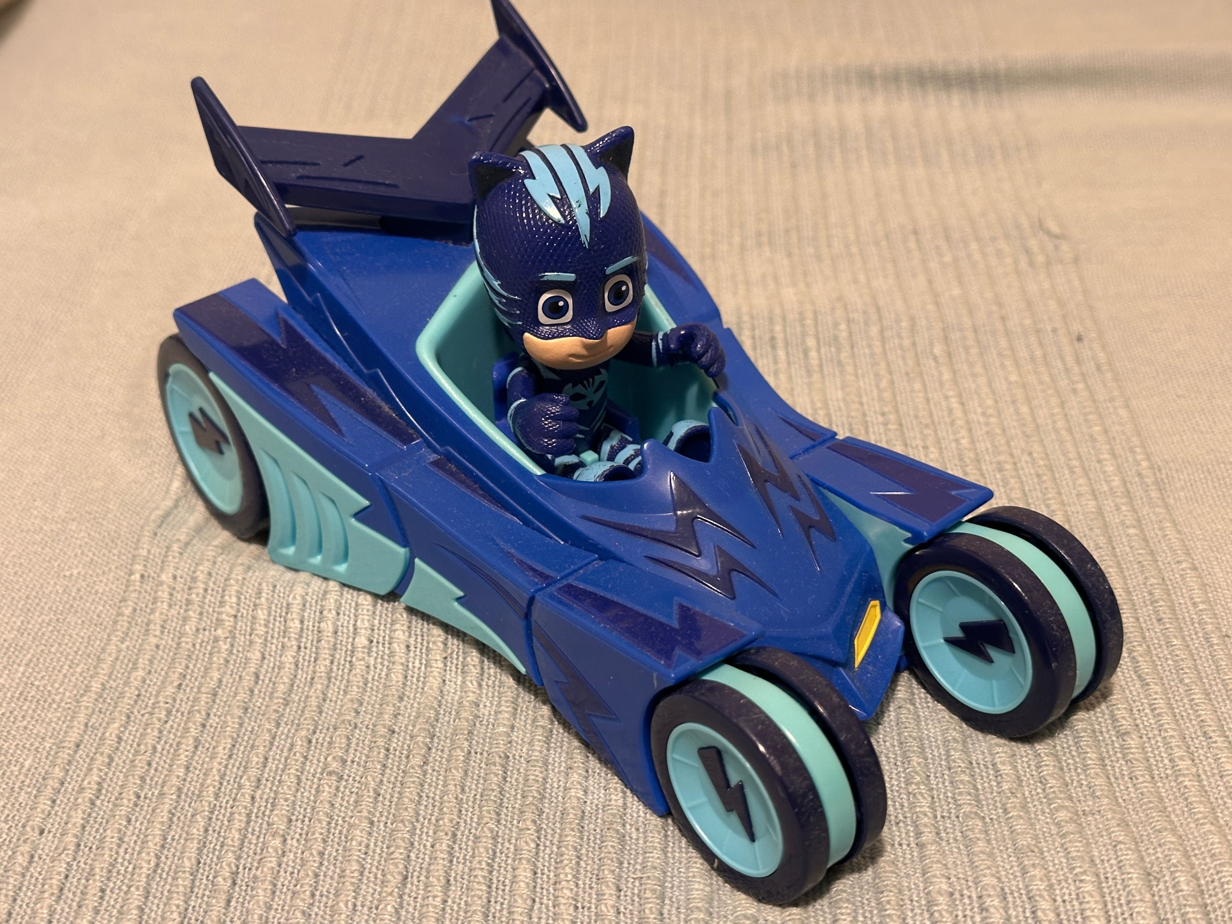 Pj Masks - coleção de 4 bonecos e 3 viaturas