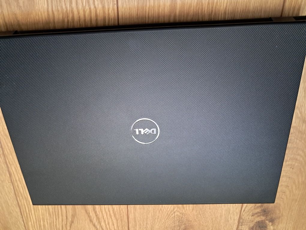 Laptop Dell Inspirion 15 + płyta Windows 10