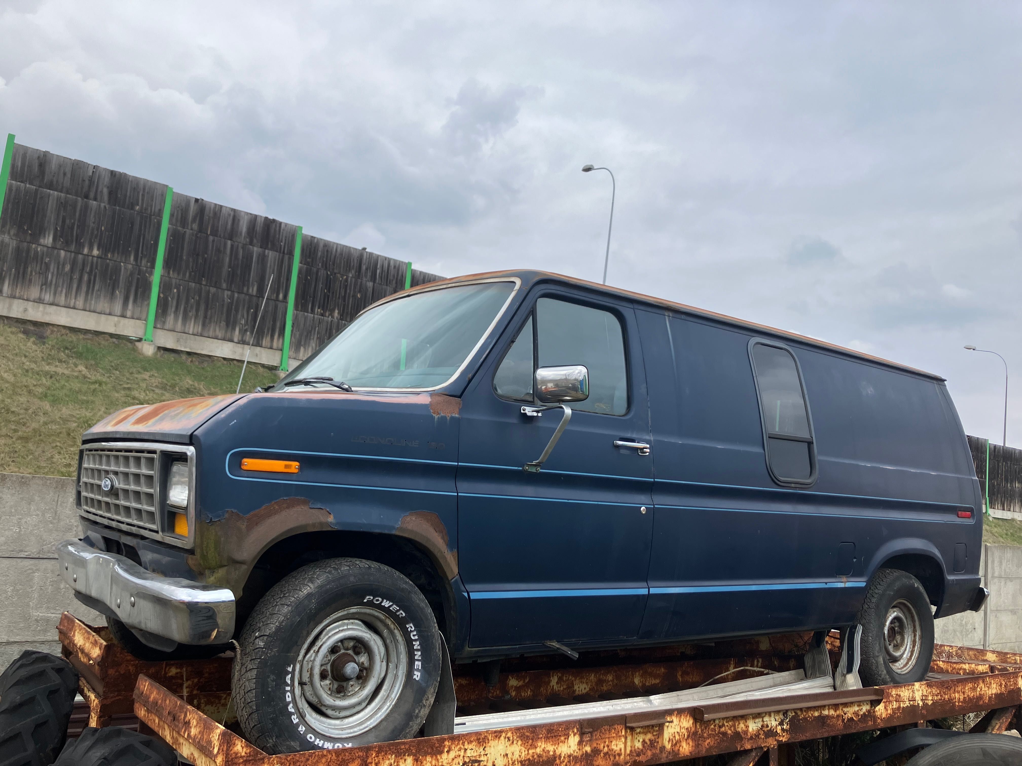 ford econoline  v8 patyna
