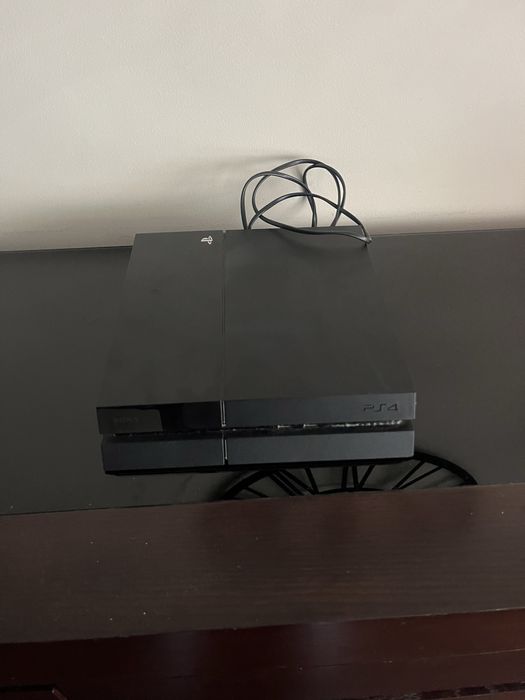 Playstation 4 com 2 comandos