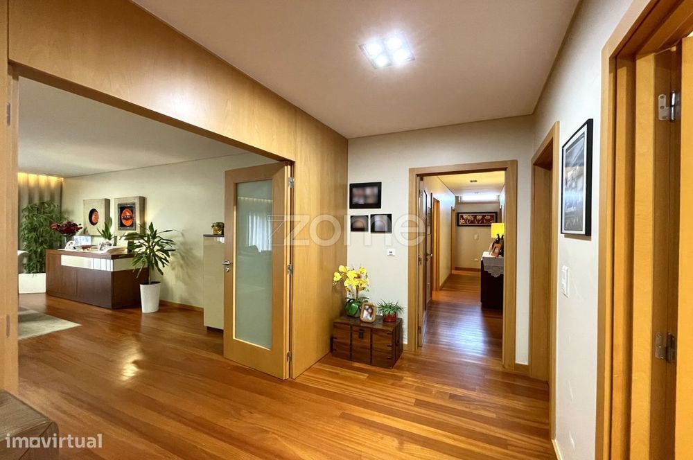 Luxuoso T4 com 2 Suites | Centro de S.M.Feira