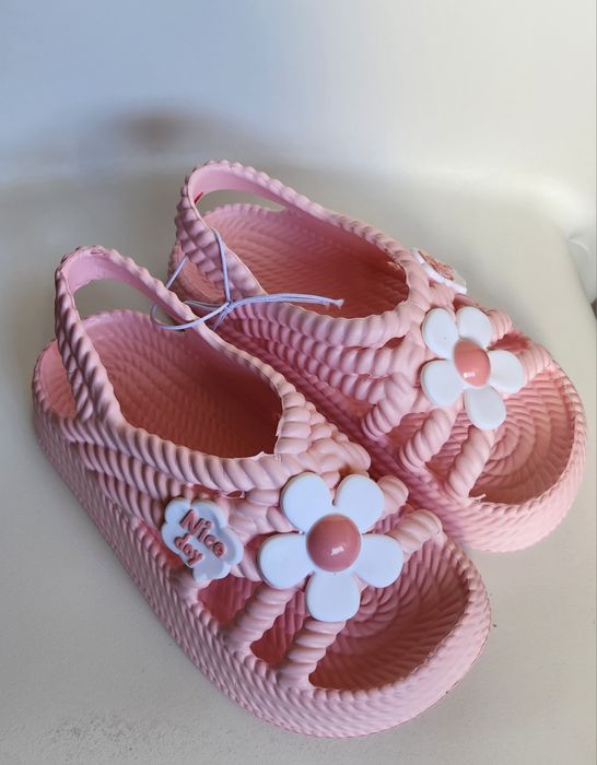 Sandalias menina nr 26 NOVAS